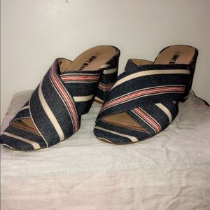 Hot kiss striped heels